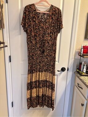 Kate & Sam Boho Flowing Tiered Maxi Dress in Black Ditsy Paisley/Floral Print